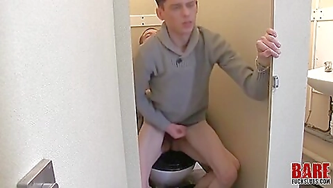 Sexy babe take embrac a creampie fuck